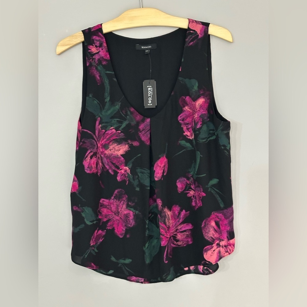 ✨NWT✨ RW&CO. Women’s Floral Print Sleeveless Top- Size Medium